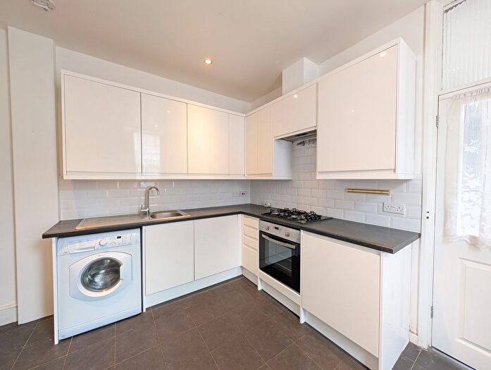 1 Bedroom Flat To Rent In London Road, Kettering, NN16