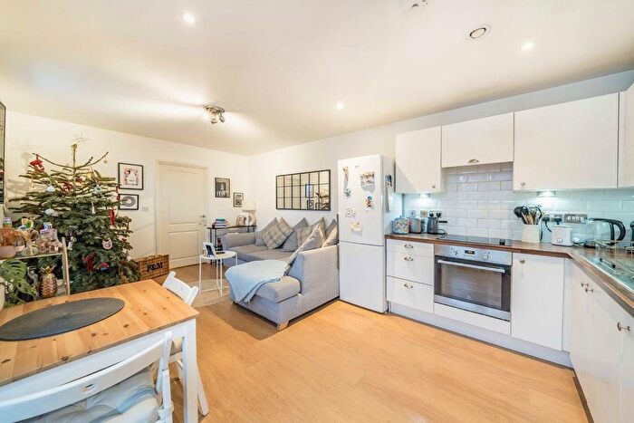 1 Bedroom Flat For Sale In Garratt Lane, Tooting, SW17