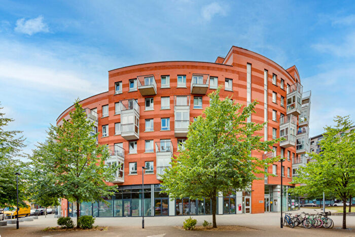 2 Bedroom Flat To Rent In Buckler Court, Eden Grove, N7