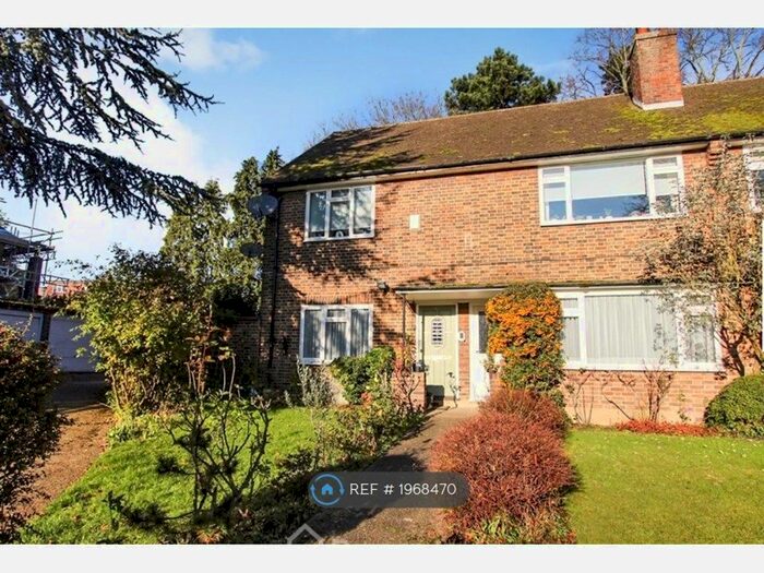 2 Bedroom Flat To Rent In The Green, London, N21