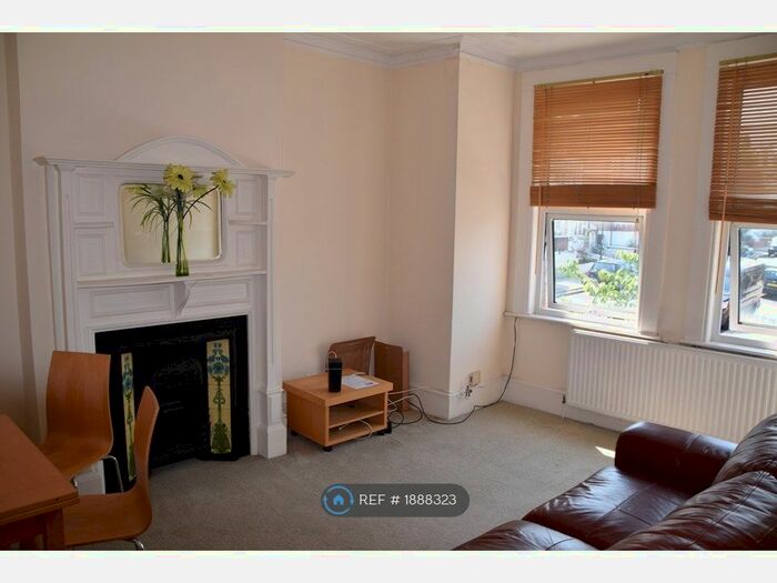 2 Bedroom Flat To Rent In Hill House Road, London, SW16
