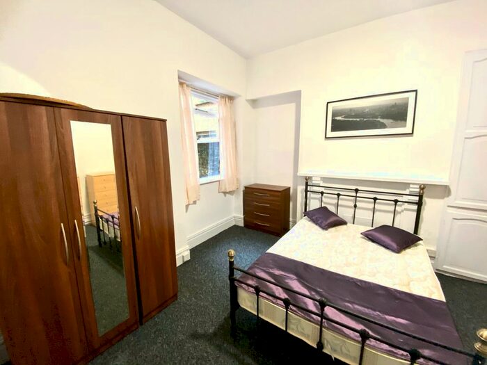 1 Bedroom Flat To Rent In Brynmill Cresent, Swansea, SA2