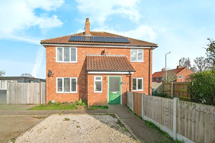 2 Bedroom Flat For Sale In Walnut Tree Way, Colchester, CO2