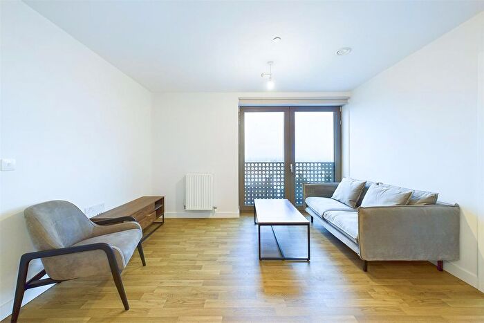 1 Bedroom Flat To Rent In Apex Gardens, London, N15