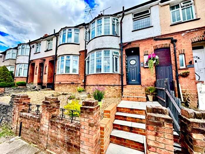 3 Bedroom Terraced House For Sale In Harcourt Street, Luton, LU1