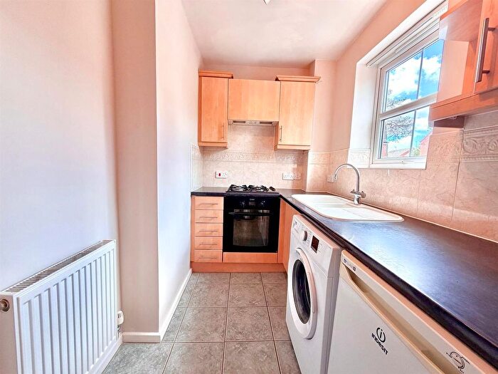 2 Bedroom Flat To Rent In Marlborough Mews, Studley. Warks, B80