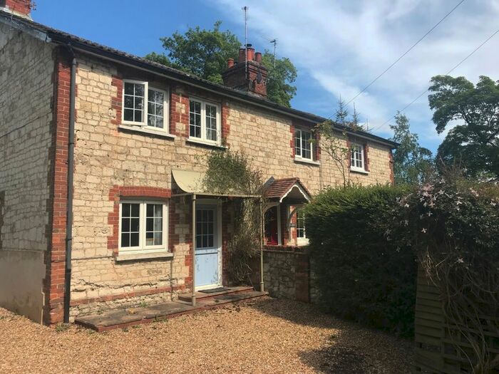 2 Bedroom Cottage To Rent In Dippenhall, Farnham, GU10