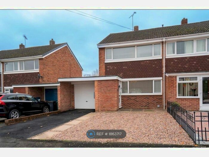 3 Bedroom Semi-Detached House To Rent In Farmside, Newhall, Swadlincote, DE11