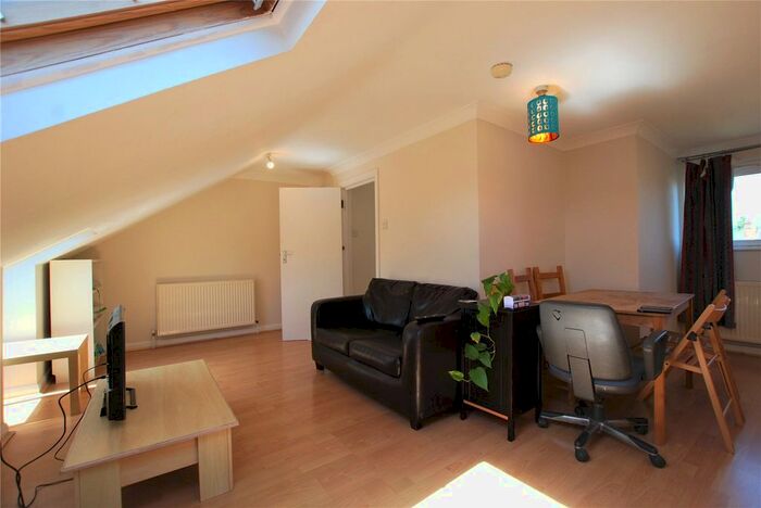 1 Bedroom Flat To Rent In Tooting Bec Road, Tooting, London, SW17