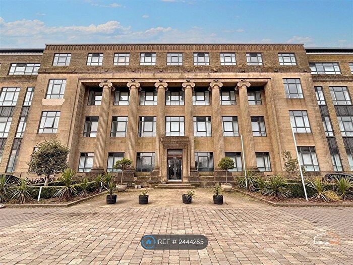 Studio To Rent In Card House, Bradford, BD9