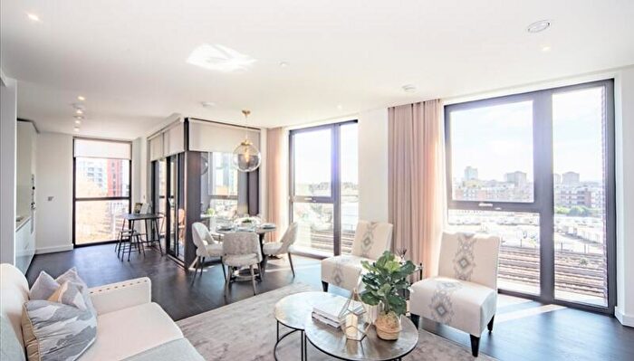 2 Bedroom Apartment To Rent In Thornes House, Charles Clowes Walk, London, City Of London, SW11