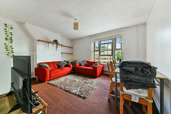 3 Bedroom House To Rent In Kennington Park Road, London, SE11