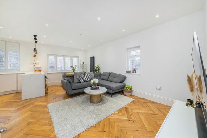 2 Bedroom Flat To Rent In Horn Lane, Acton W3