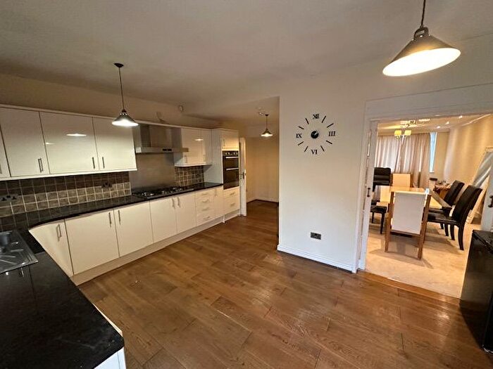 5 Bedroom Semi-Detached House To Rent In Dickenson Road, Manchester, M14
