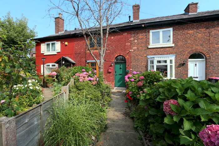 2 Bedroom Cottage To Rent In Park Road, Eccles, M30
