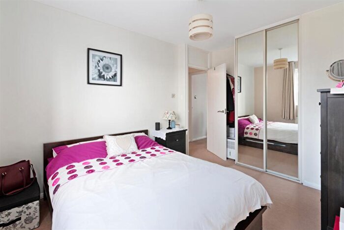 1 Bedroom Flat For Sale In Lilleshall Road, Morden, SM4