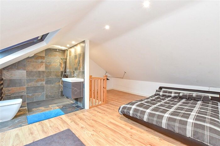 2 Bedroom Flat For Sale In Derby Road, Portsmouth, Hampshire, PO2