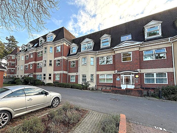 2 Bedroom Flat For Sale In Heathcote Road, Camberley, Surrey, GU15