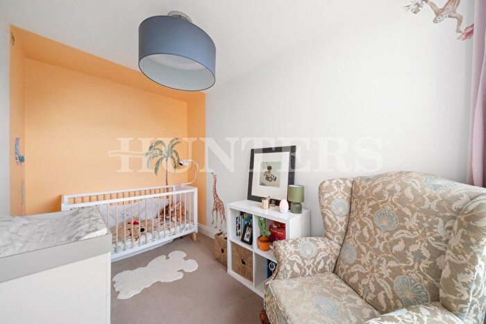 2 Bedroom Flat For Sale In Carlingford Road, London, N15