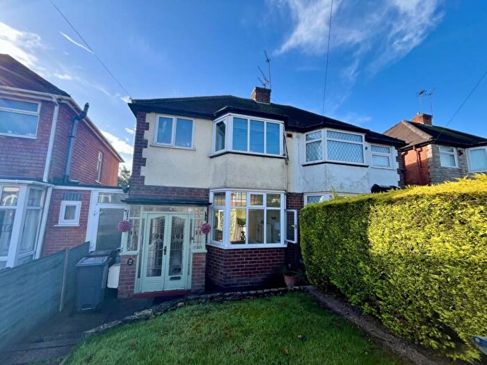 3 Bedroom Semi-Detached House For Sale In Glyn Farm Road, Birmingham, B32