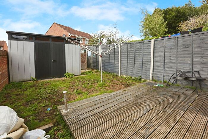 2 Bedroom End Of Terrace House For Sale In Vineyard Close, Southampton, Hampshire, SO19