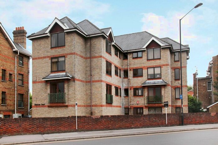 2 Bedroom Flat To Rent In Alma Road, Windsor, SL4