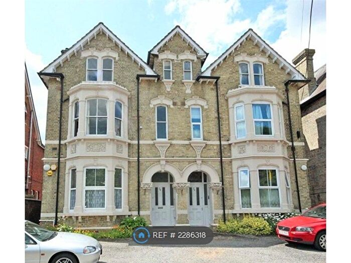 2 Bedroom Flat To Rent In Clapham Road, Bedford, MK41