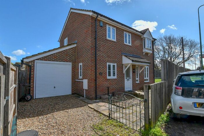 3 Bedroom Detached House To Rent In Willington Street, Maidstone, ME15