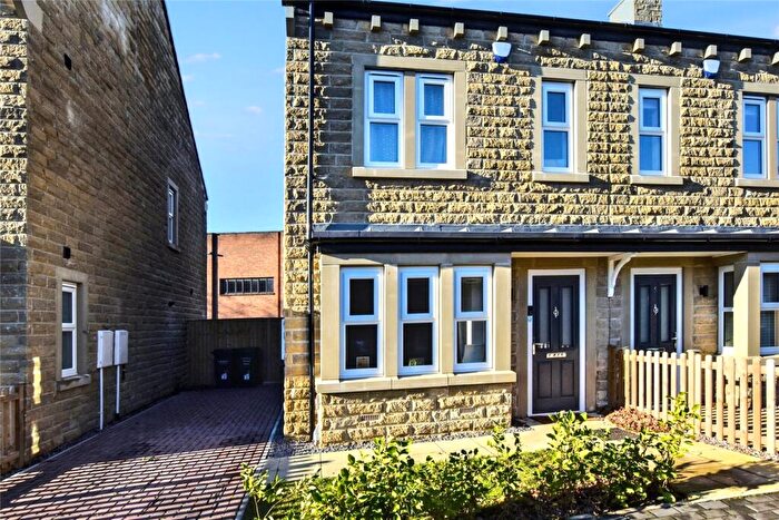 3 Bedroom Semi-Detached House For Sale In Albion Close, Bradford, West Yorkshire, BD10