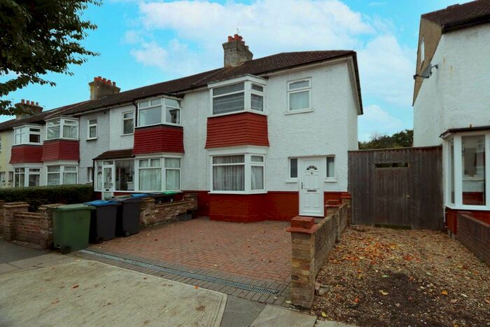 3 Bedroom End Of Terrace House To Rent In Queens Road, New Malden, KT3