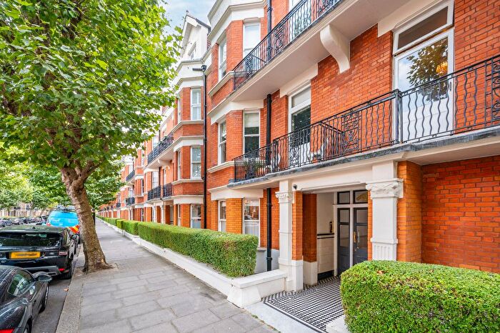 3 Bedroom Flat For Sale In Castellain Mansions, Little Venice, London, W9