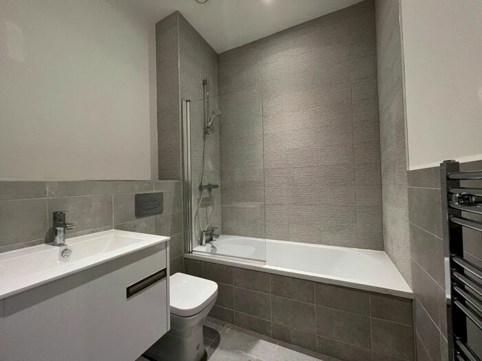 1 Bedroom Flat To Rent In Corporation Street, The Co-Operative, CV1
