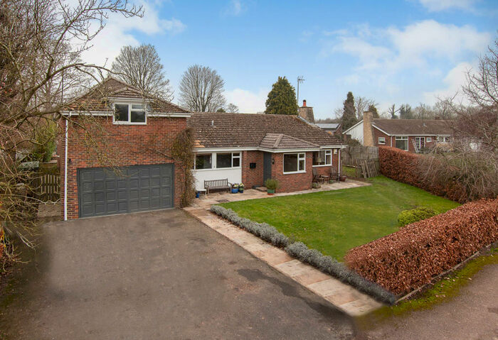 5 Bedroom Detached House For Sale In Dove House Close, Edlesborough, LU6