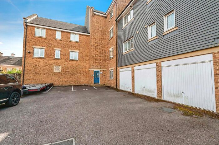 1 Bedroom Flat For Sale In Russett Way, Dunstable, Bedfordshire, LU5