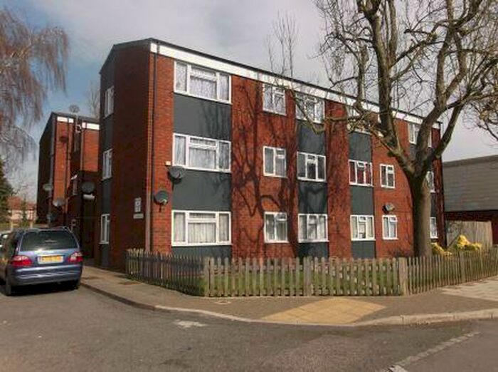 2 Bedroom Flat To Rent In Stuart Avenue, Harrow, HA2