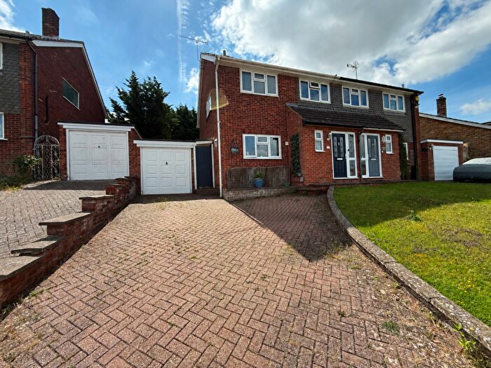 4 Bedroom Semi-Detached House For Sale In Bibshall Crescent, Dunstable, LU6