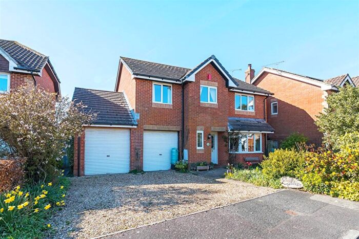 5 Bedroom Detached House For Sale In The Glebe, All Cannings, SN10