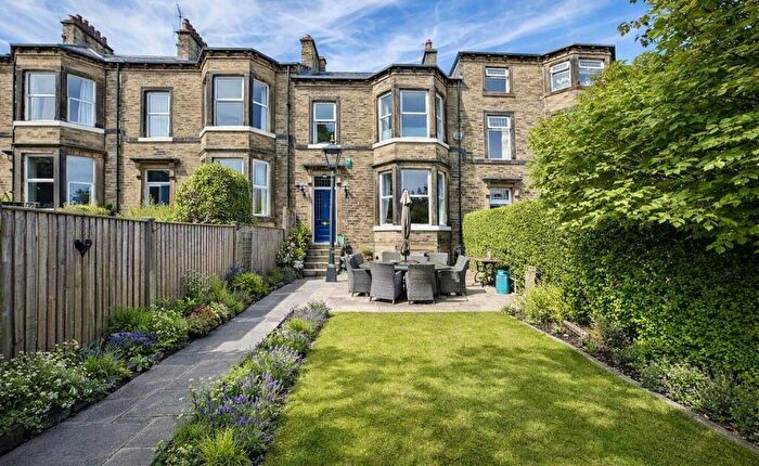 5 Bedroom Terraced House For Sale In Heath Crescent, Free School Lane, Halifax, HX1