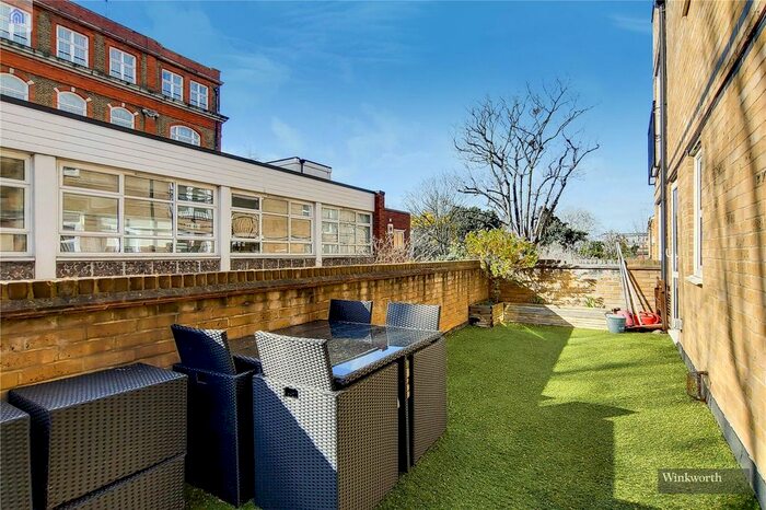 2 Bedroom Flat To Rent In Queensbridge Road, London, E8