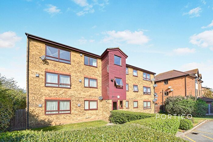2 Bedroom Flat To Rent In Essex Road, Chadwell Heath, Romford, RM6