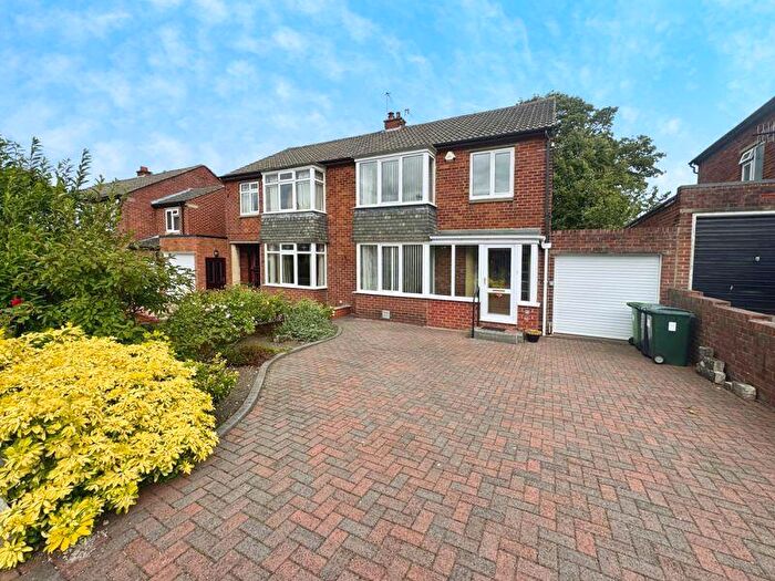 3 Bedroom Semi-Detached House For Sale In Ryton Hall Drive, Ryton, NE40
