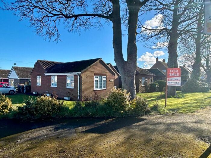 2 Bedroom Detached Bungalow For Sale In Thames Street, Hogsthorpe, PE24