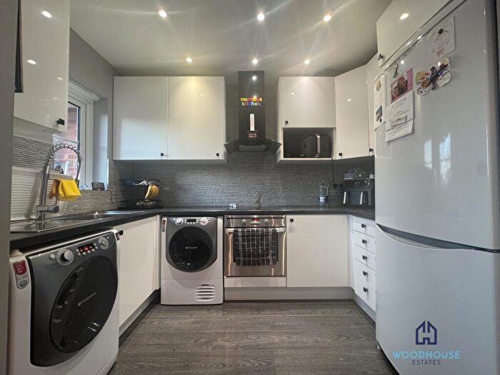 2 Bedroom Flat To Rent In Ottawa Court, Turnford, Hertfordshire, EN10