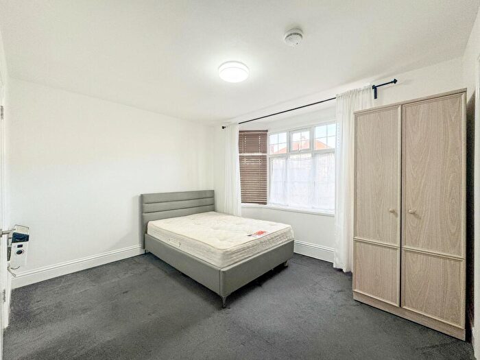 Studio To Rent In Layfield Road, London, NW4