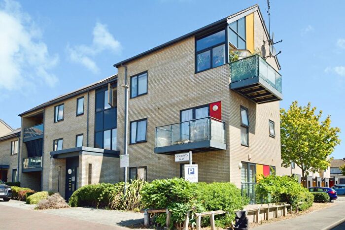 2 Bedroom Flat For Sale In Goodwin Way, Romford, RM3