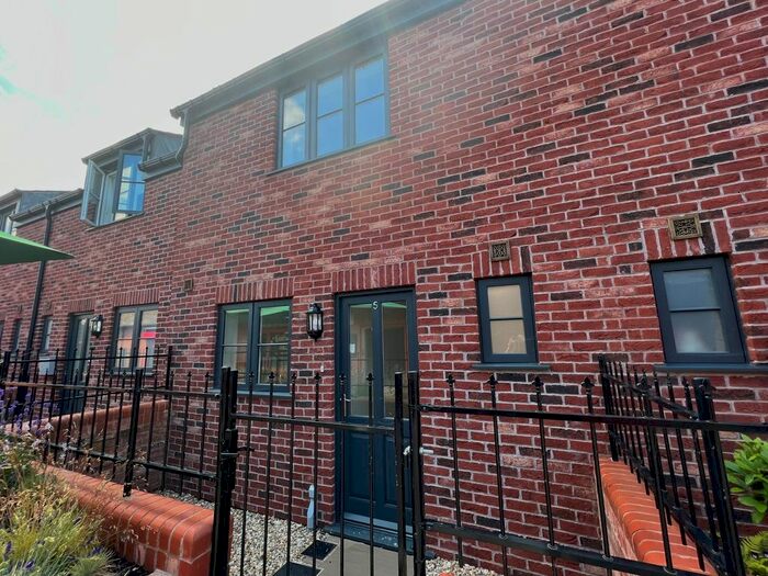 2 Bedroom Property To Rent In High Street, Wellington, TA21