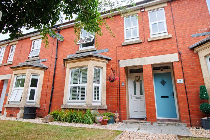 3 Bedroom Terraced House For Sale In Turnpike Road, Swindon, SN26