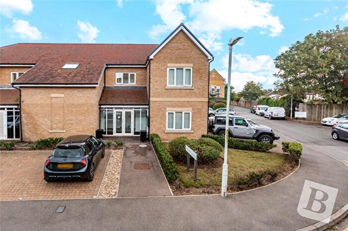 2 Bedroom Apartment For Sale In Chapel Drive, Dartford, Kent, DA2