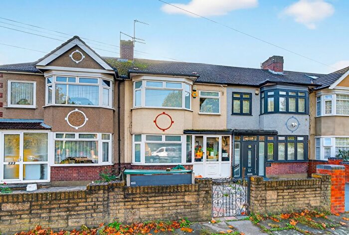 4 Bedroom Terraced House For Sale In Rush Green Road, Romford, RM7