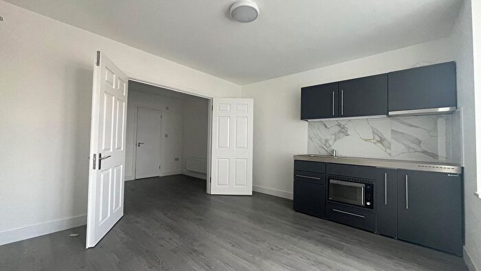 Studio To Rent In Langley Road, Slough, SL3